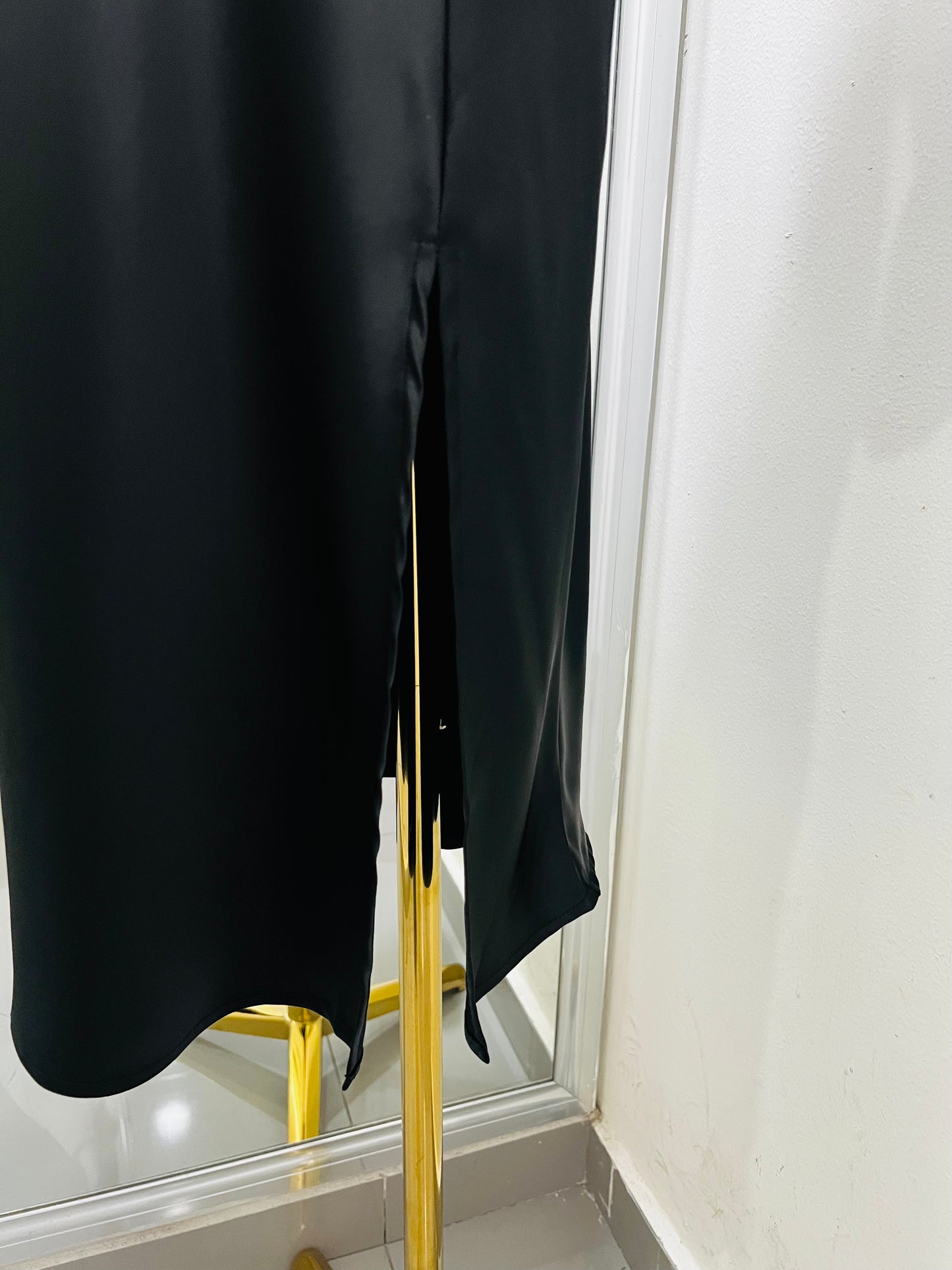 Vestido negro de satín