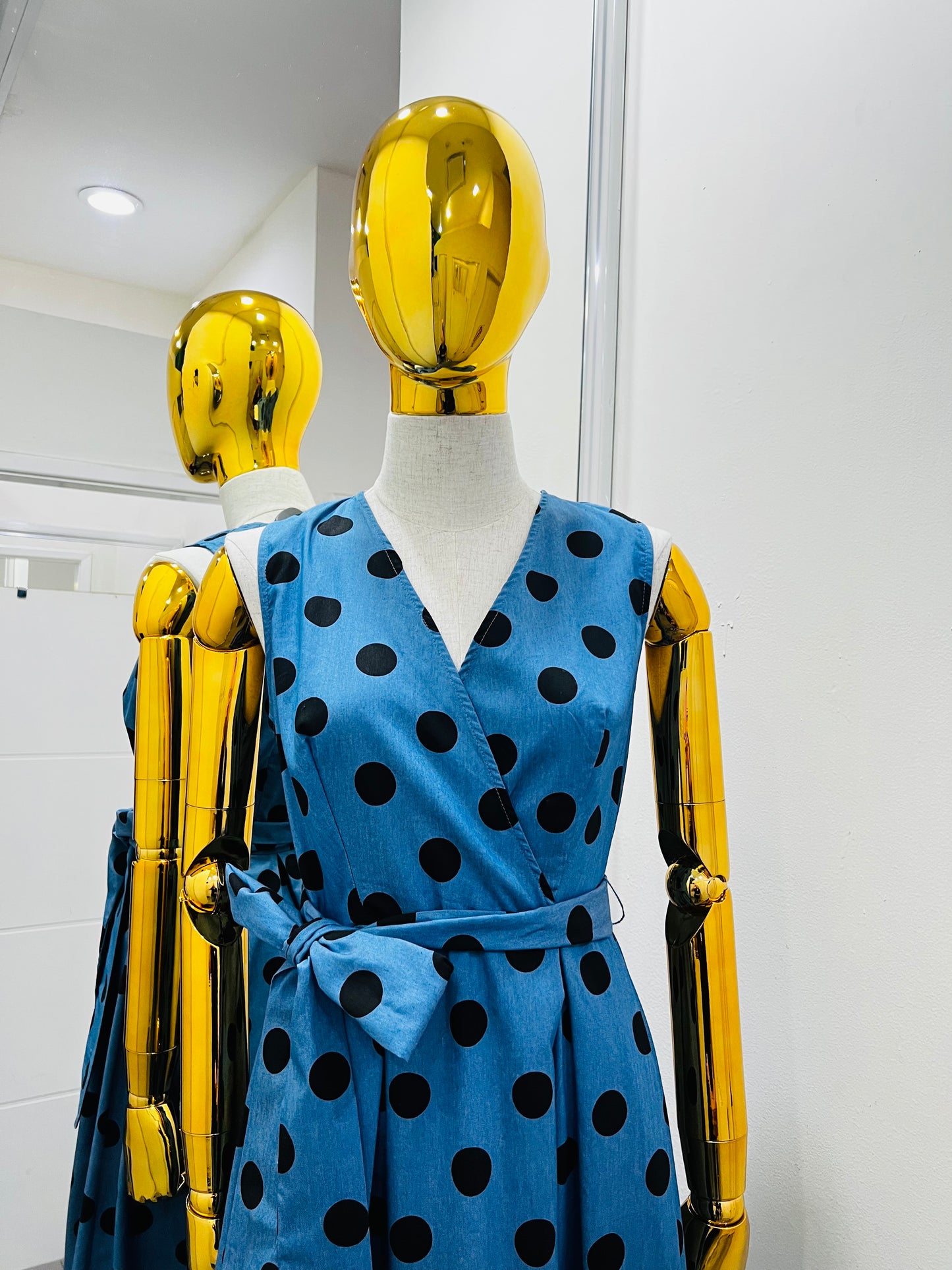 Vestido de mezclilla con puntos