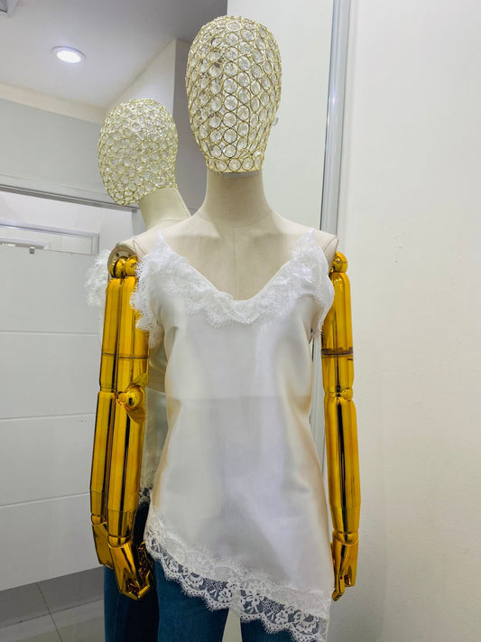 Blusa unitalla de satín con encaje