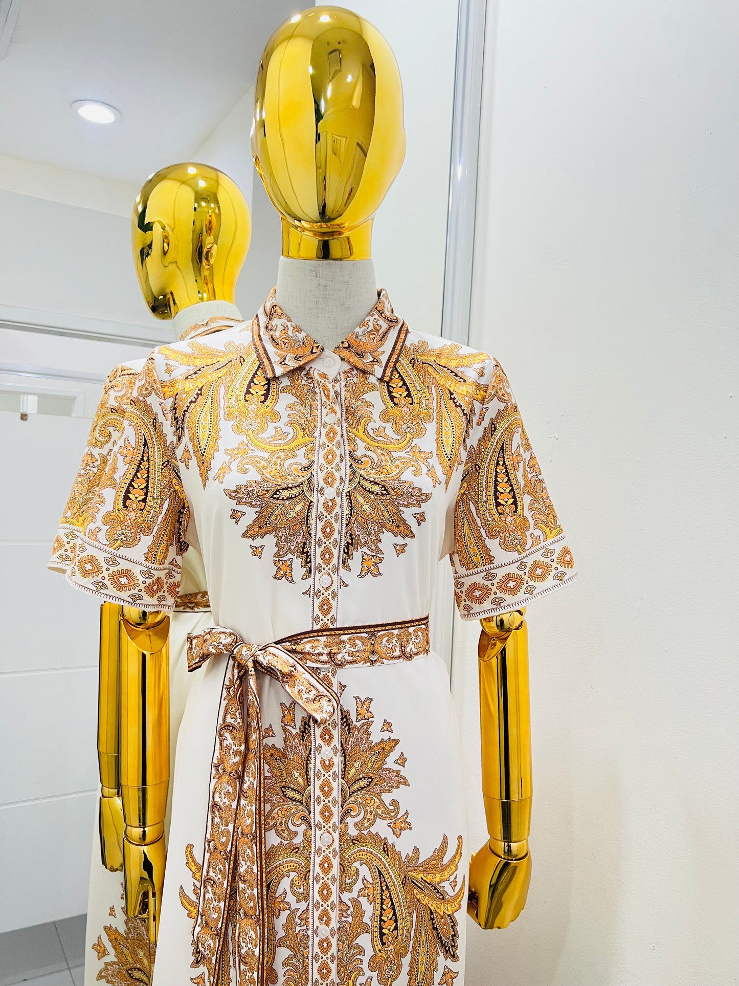Vestido blanco con estampado amarillo