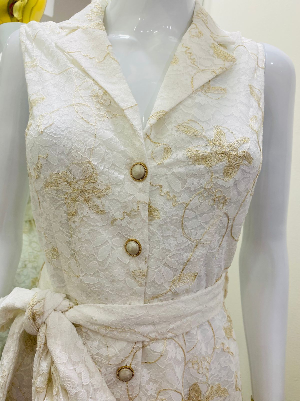 Vestido Encaje Con detalles en Dorado