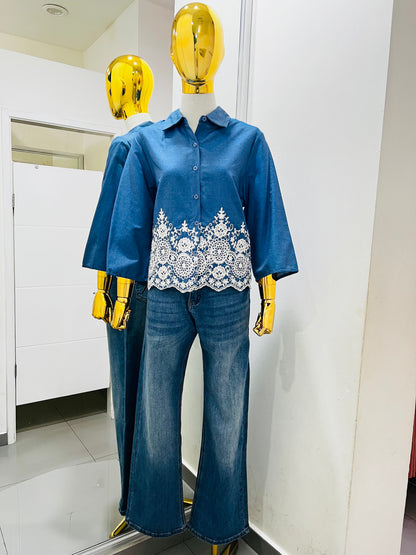 Blusa de mezclilla con encaje