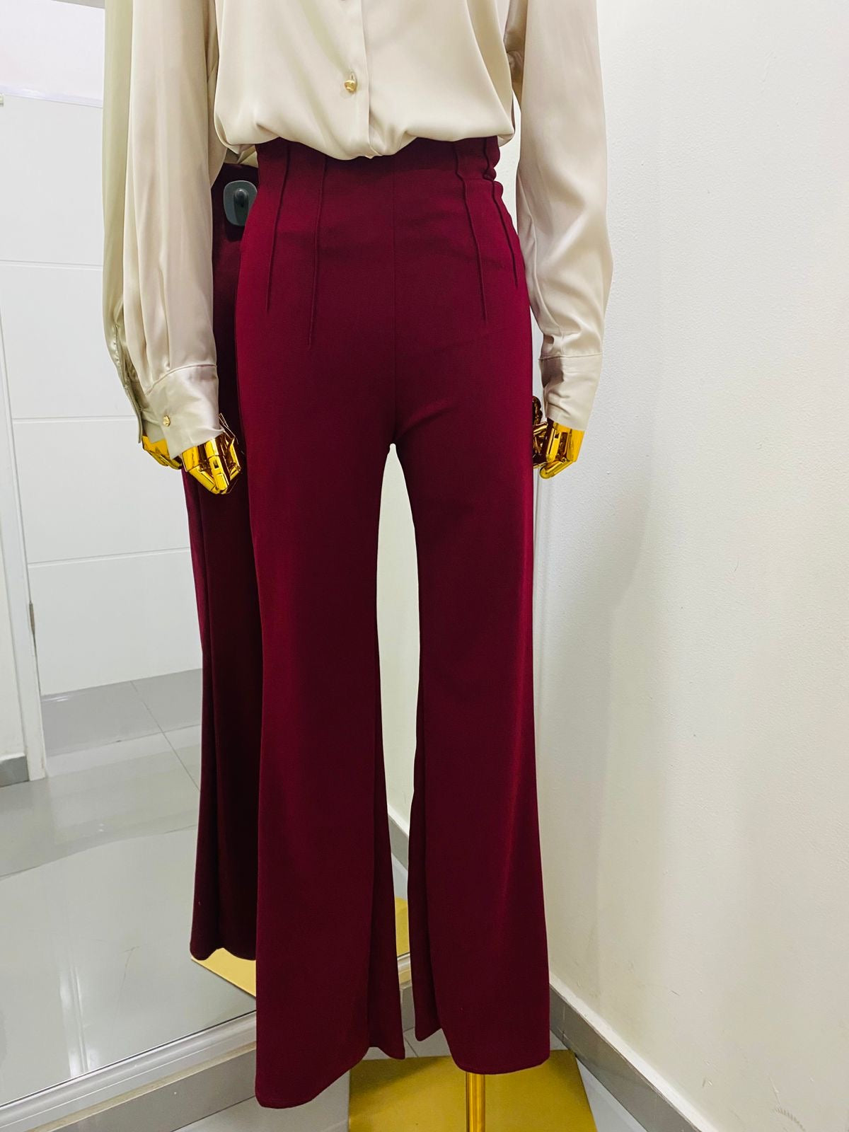 Pantalón con pinzas tipo Zara