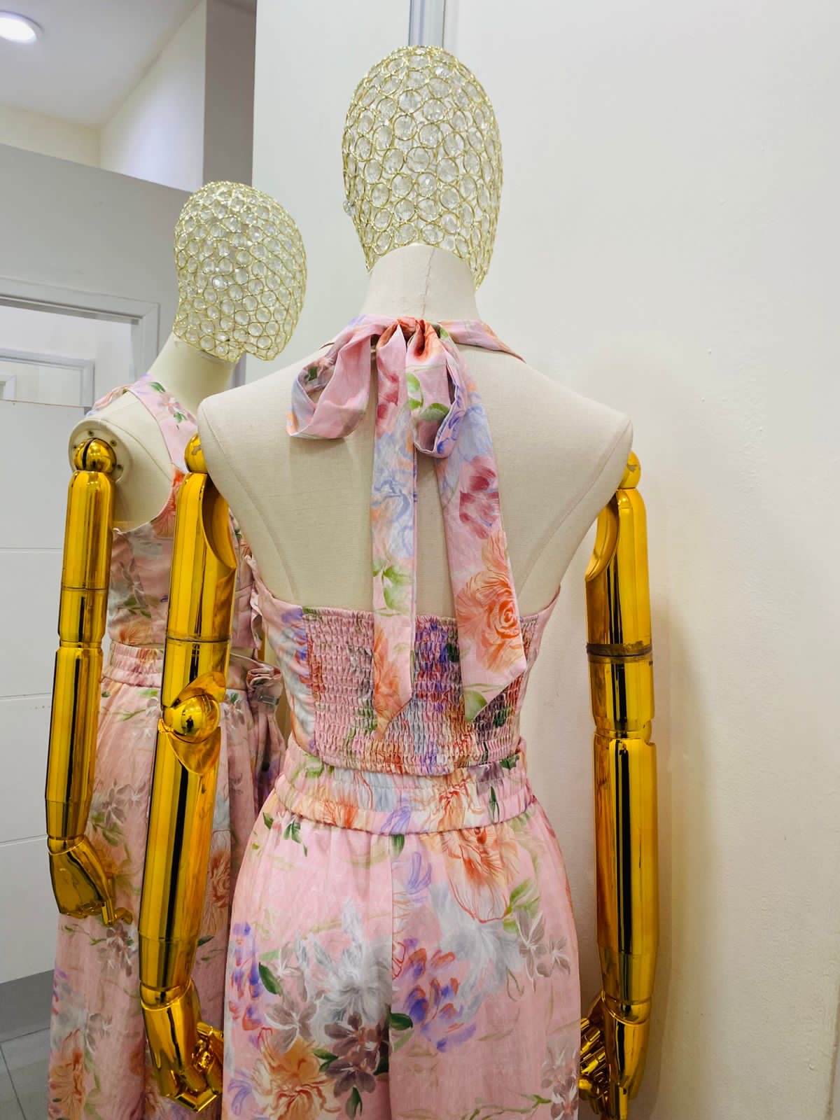 Conjunto flores rosa de pantalón y blusa