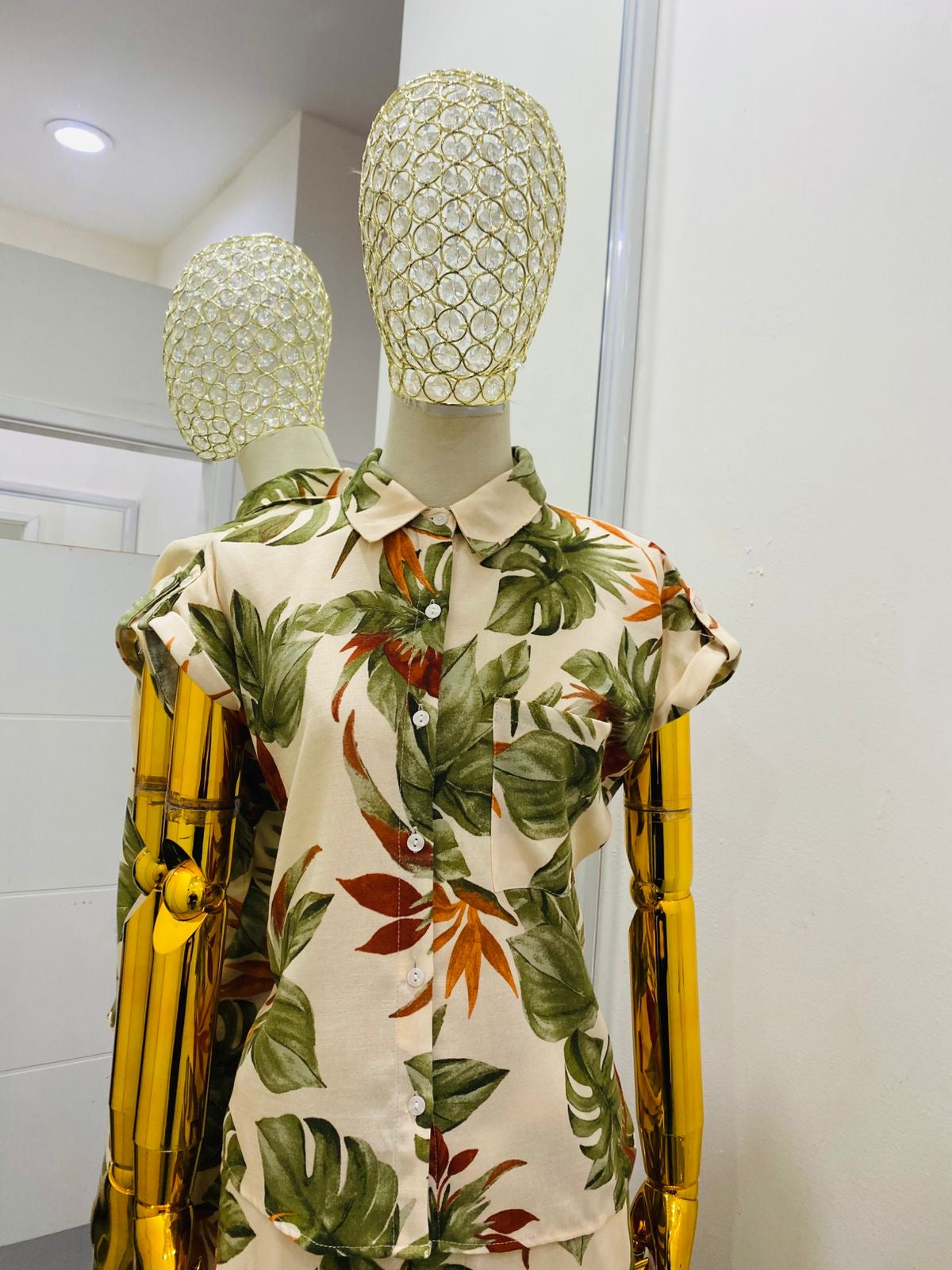 Conjunto verde estampado tropical