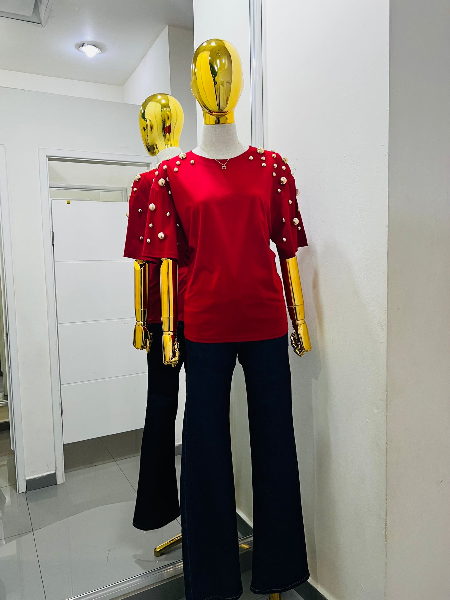 Blusa con detalles dorados