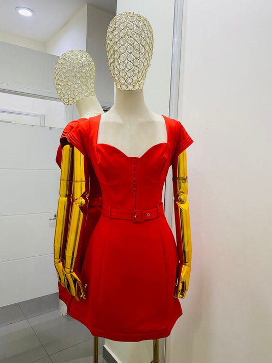 Vestido corto con cinto