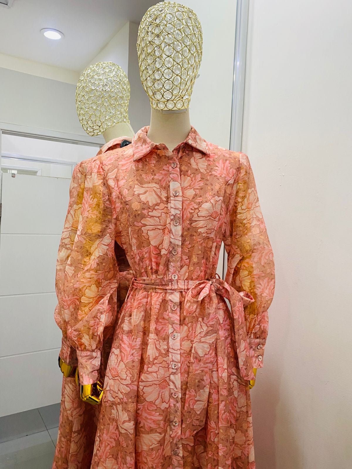 Vestido coral largo estampado de flores