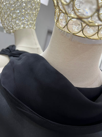 Vestido corto con escote en la espalda