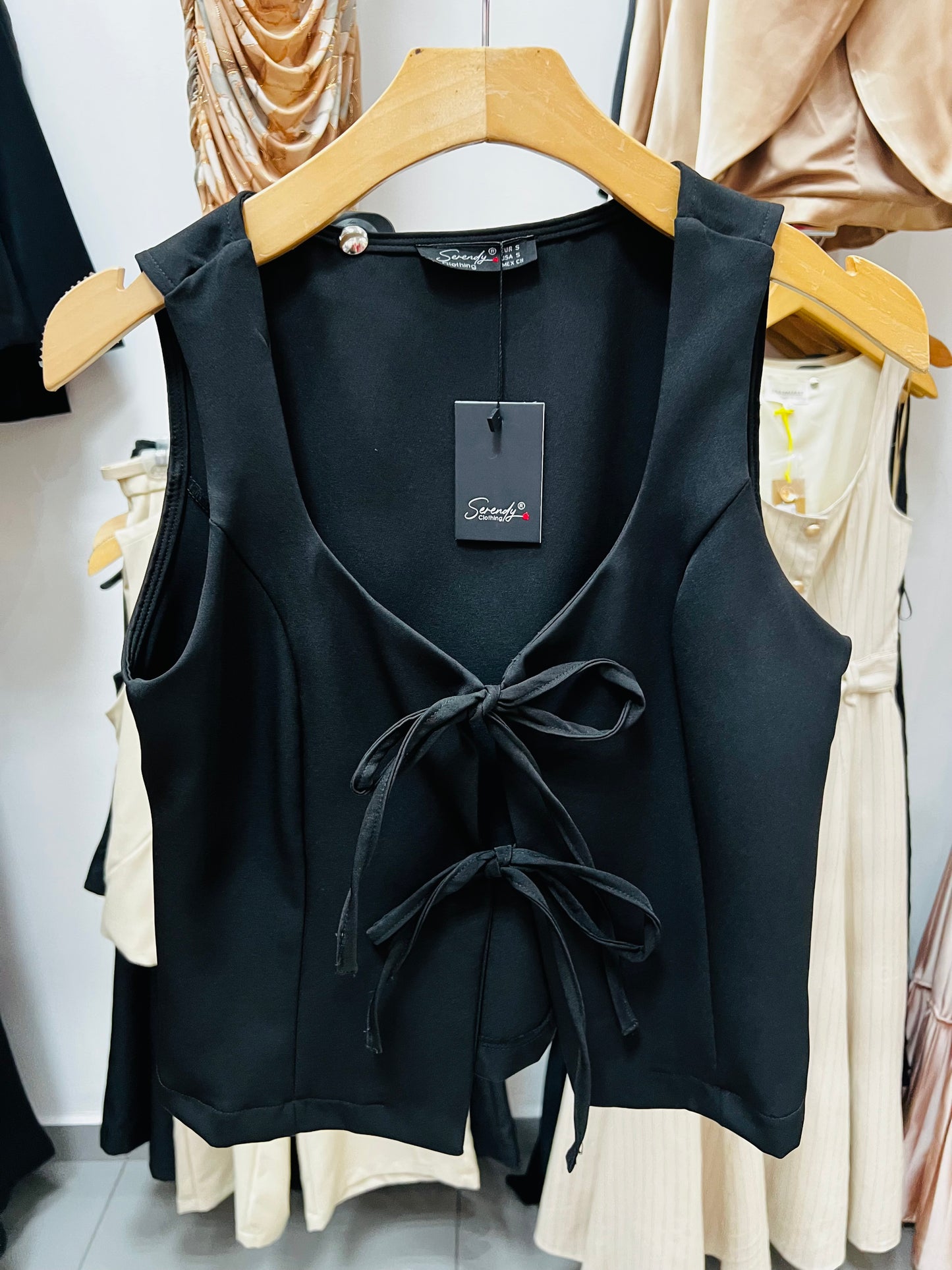 Blusa sin mangas con moños