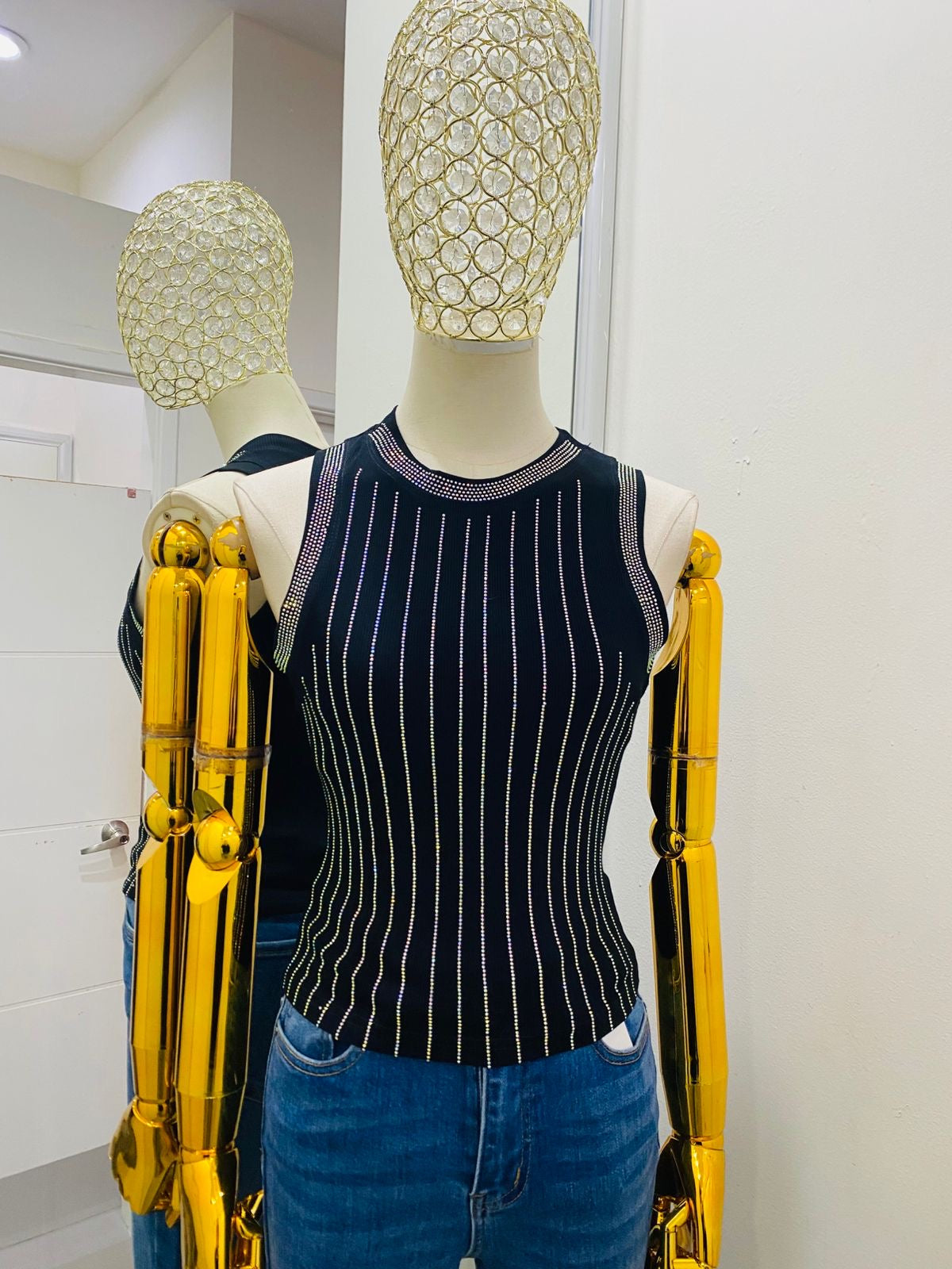 Blusa negra manga corta con cristales
