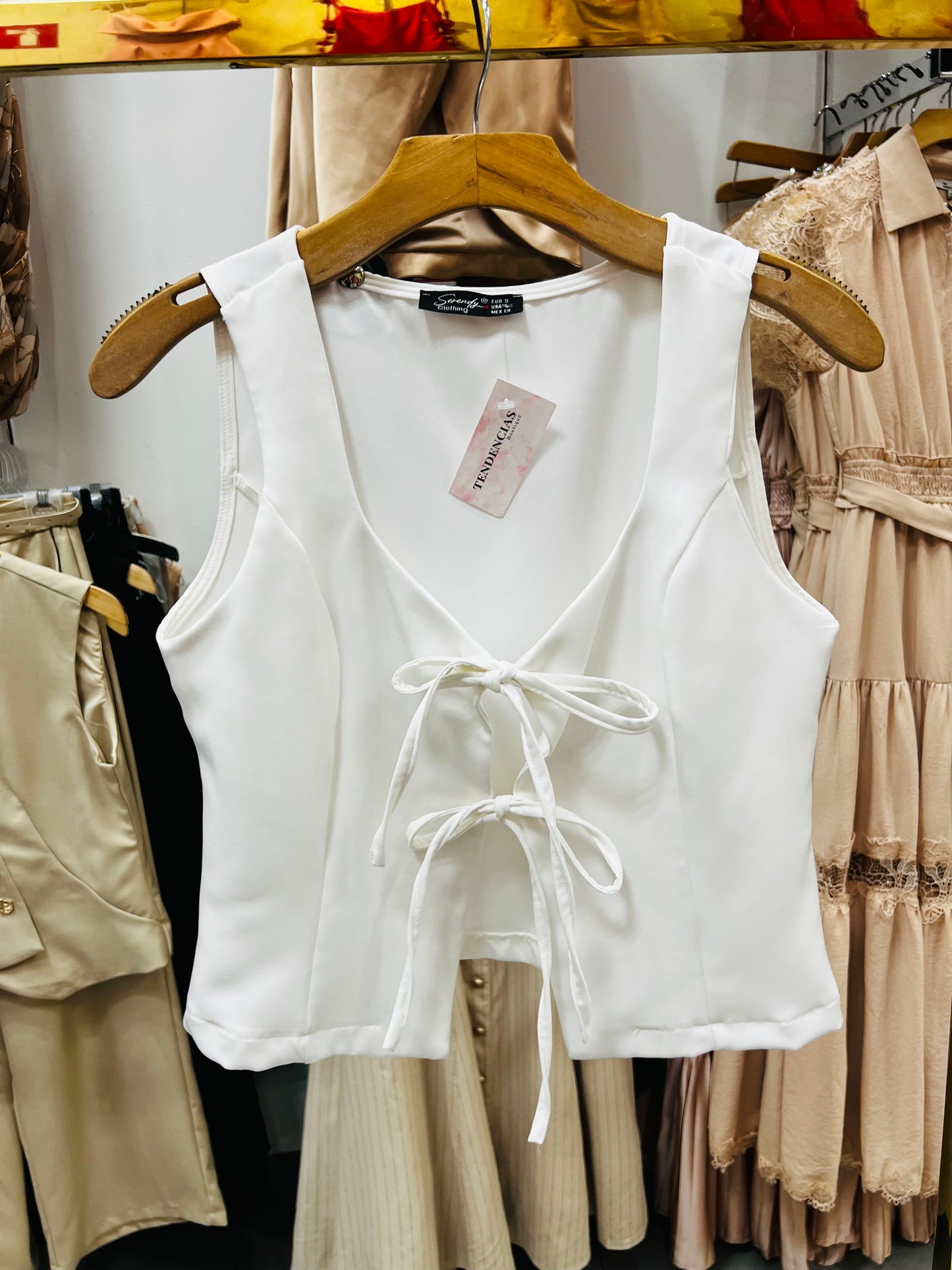 Blusa sin mangas con moños