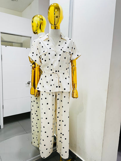 Conjunto de puntos pantalón y blusa