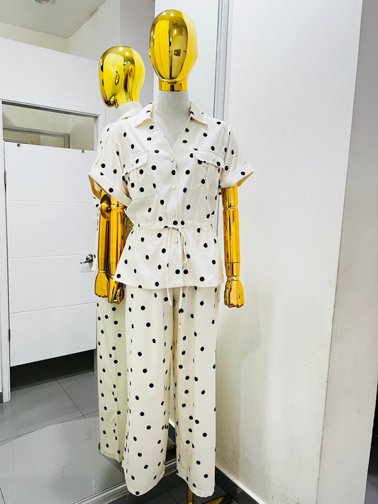 Conjunto de puntos pantalón y blusa