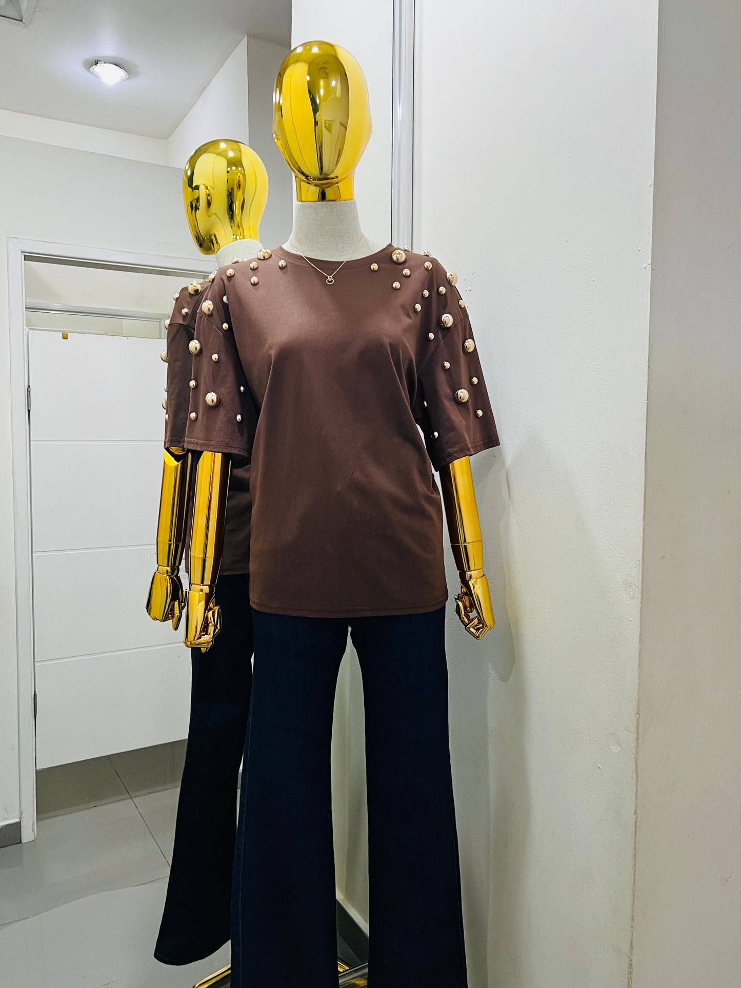 Blusa con perla dorada