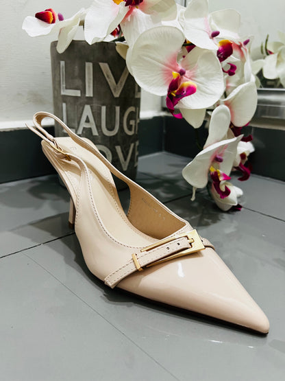 Zapatillas en punta broche dorado