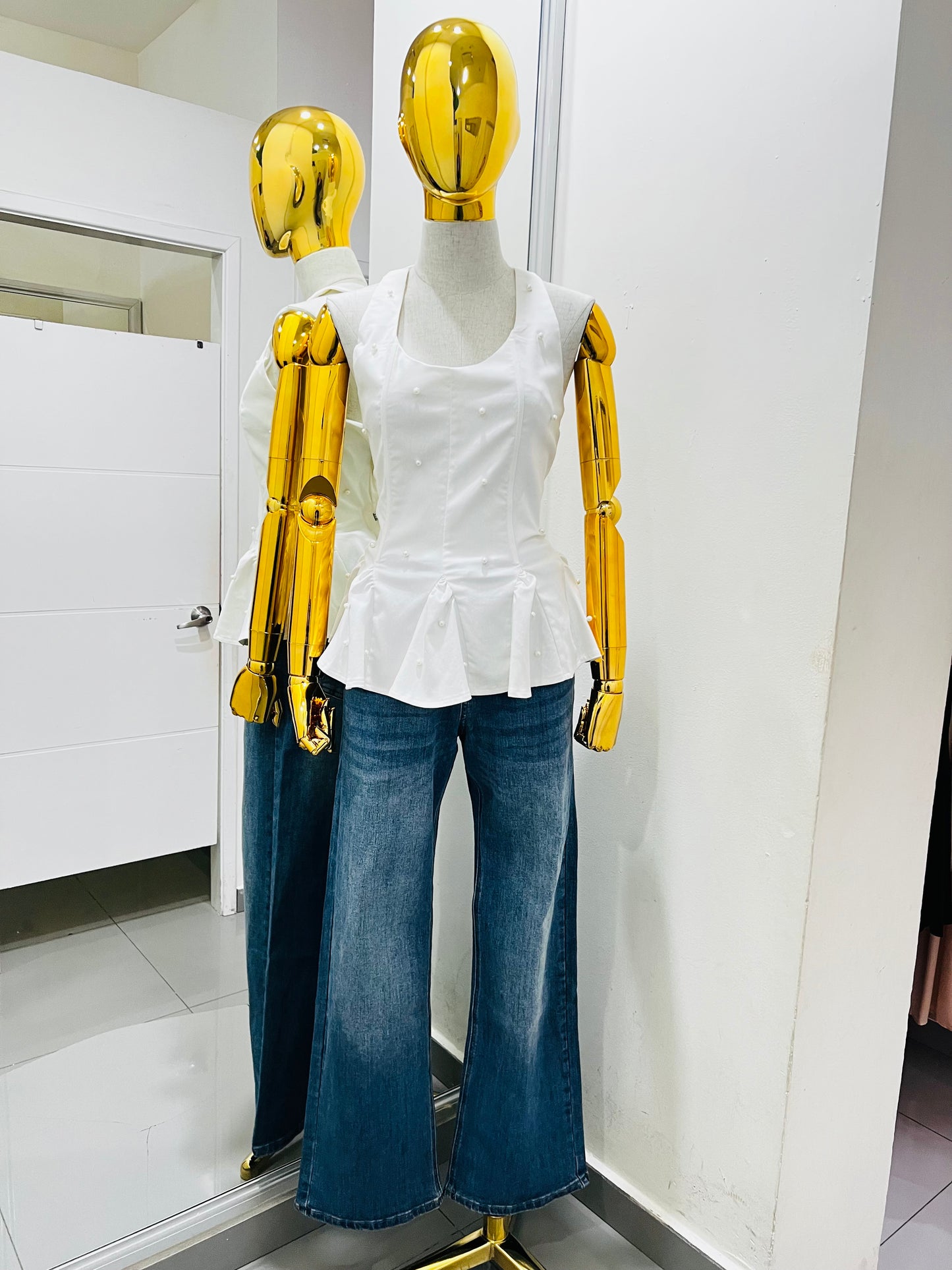 Blusa blanca con perlas
