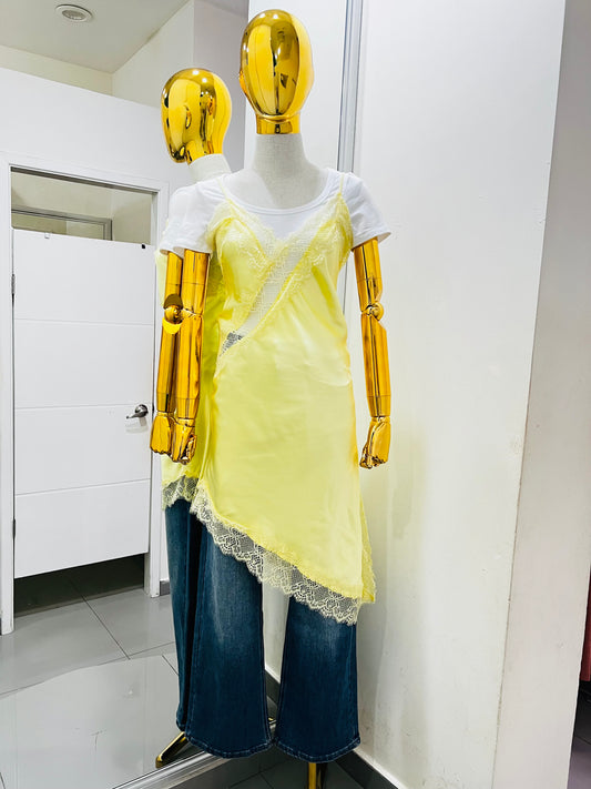 Blusa satín con encaje
