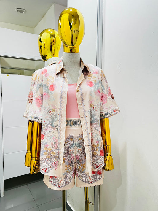 Conjunto de shot y blusa estampado