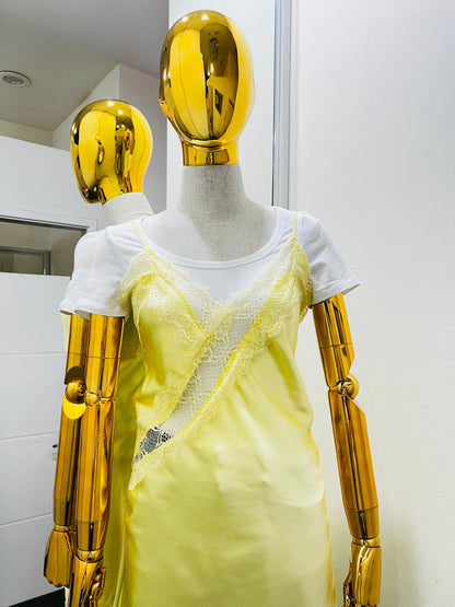 Blusa satín con encaje