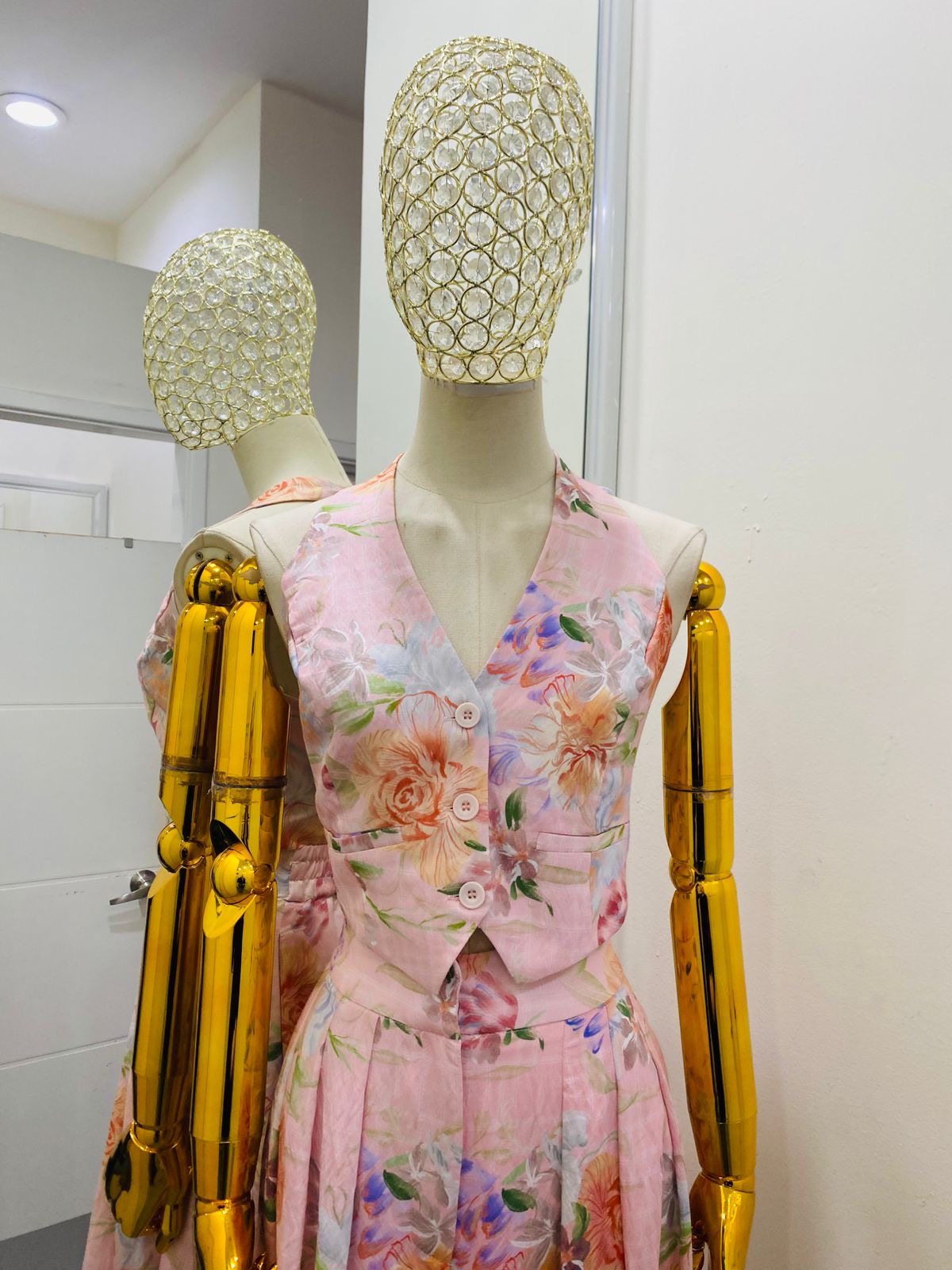 Conjunto flores rosa de pantalón y blusa