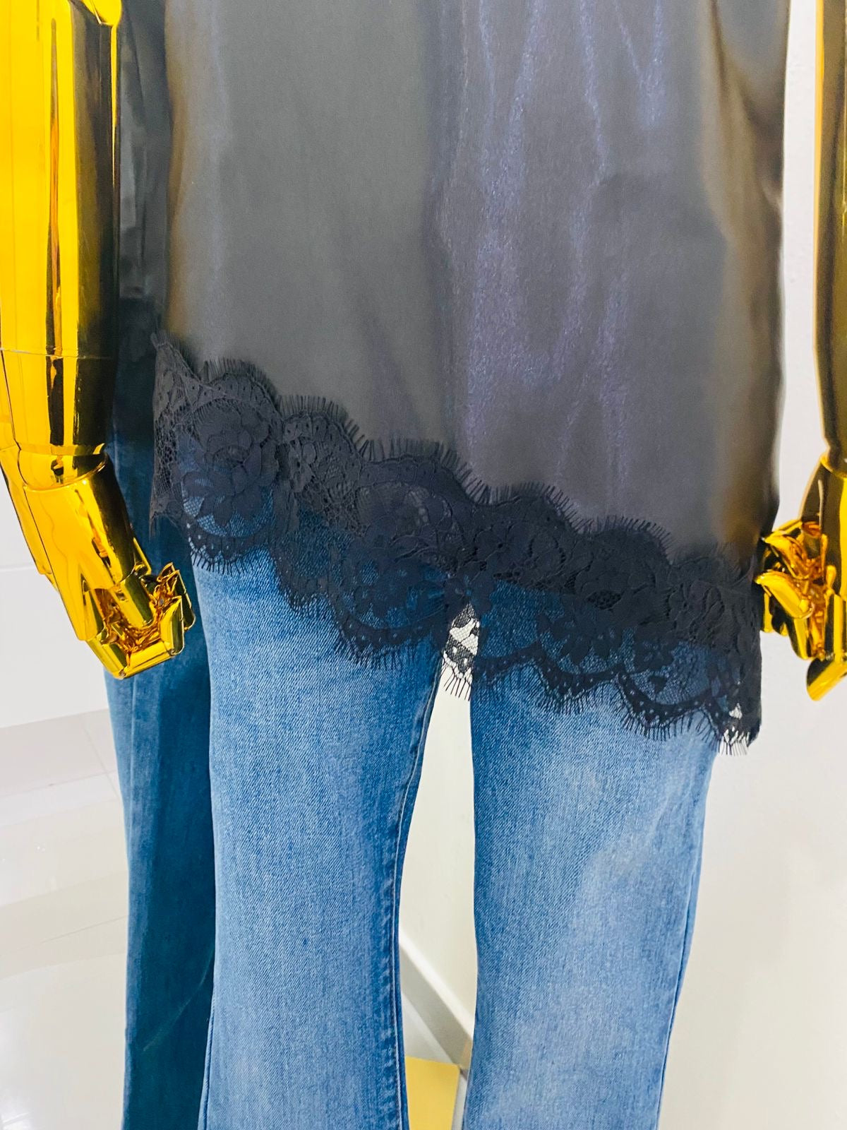 Blusa unitalla de satín con encaje