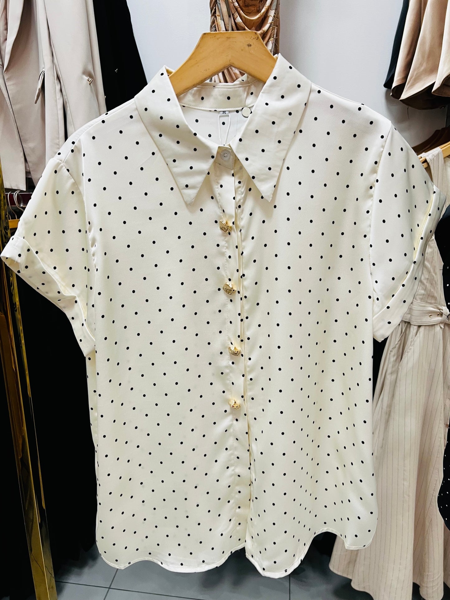 Blusa satín punteada