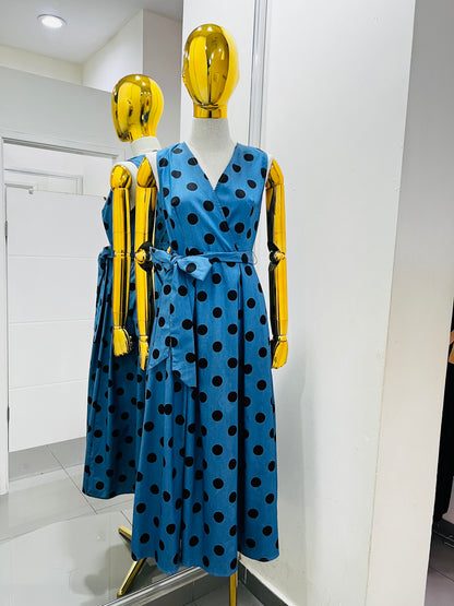 Vestido de mezclilla con puntos