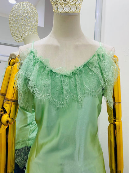 Blusa unitalla de satín con encaje