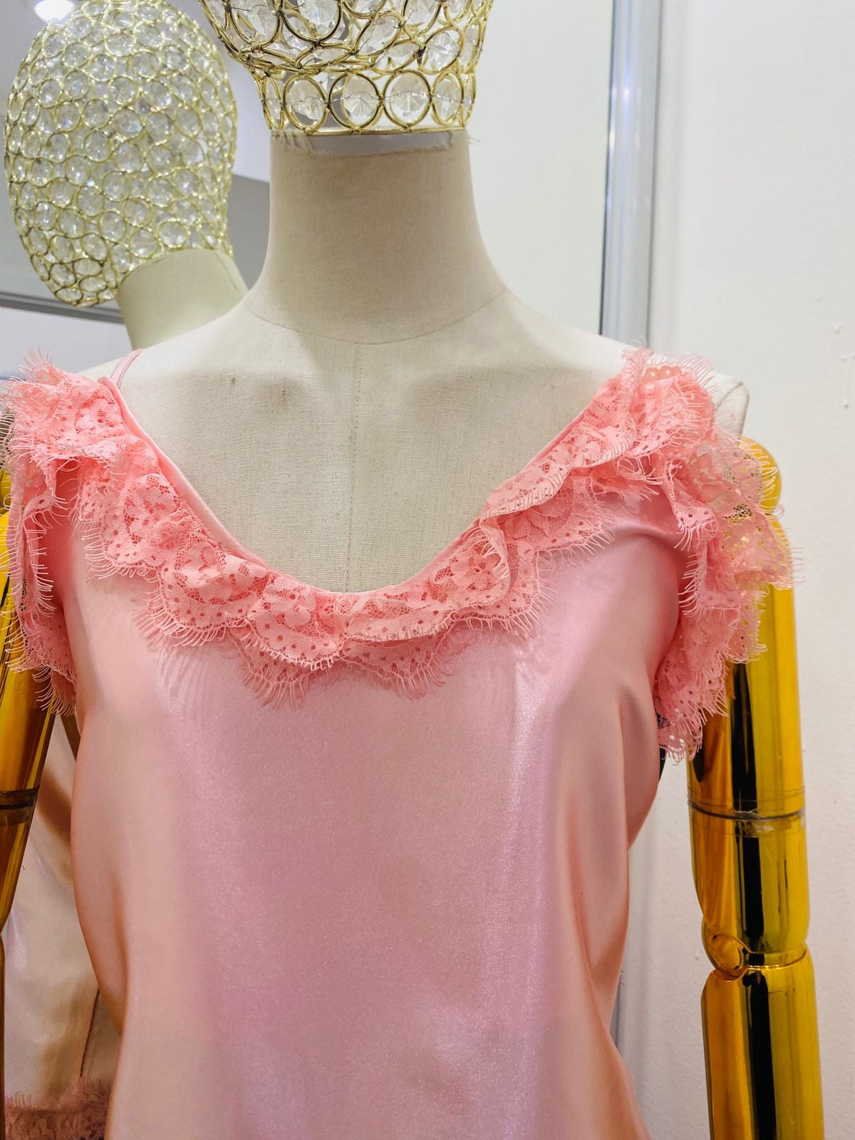 Blusa unitalla de satín con encaje