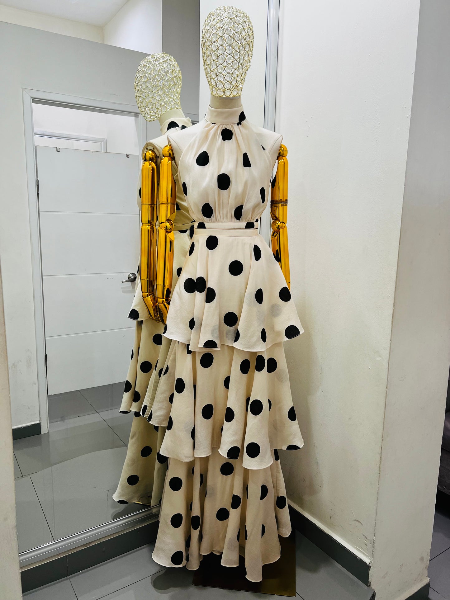 Conjunto de falda y blusa punteada