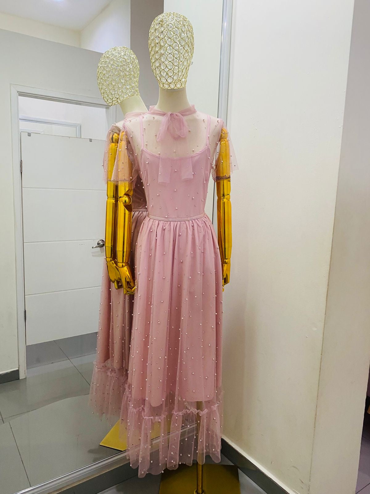 Vestido rosa largo con brillos