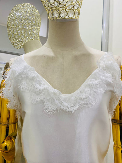 Blusa unitalla de satín con encaje