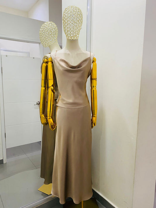 Conjunto satín falda y blusa