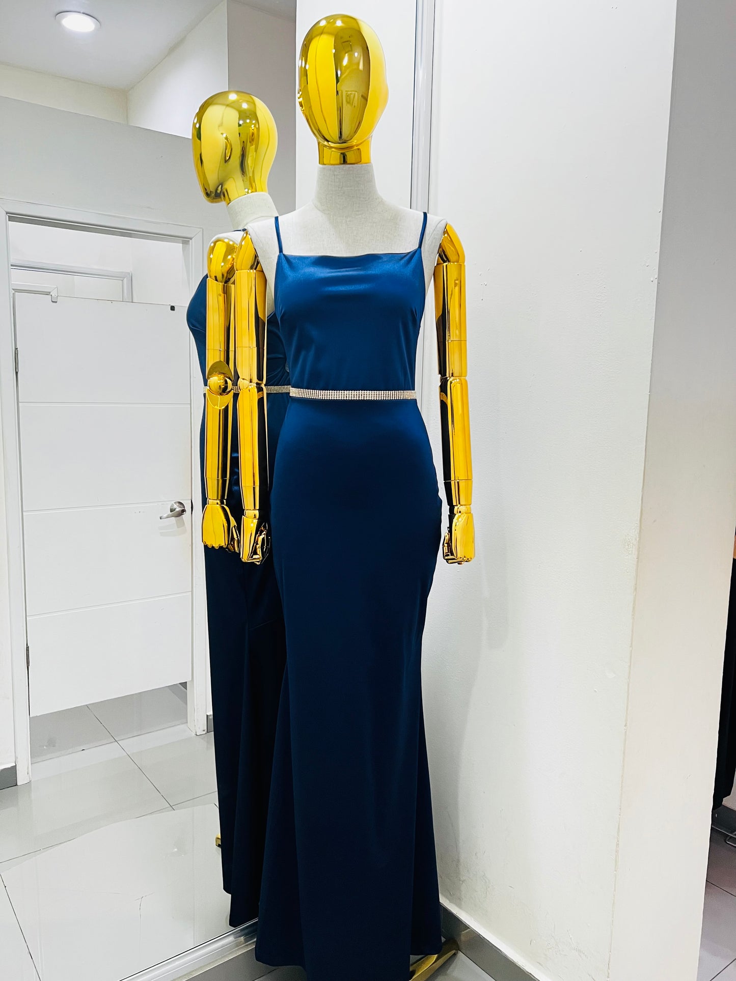 Vestido azul marino de satín