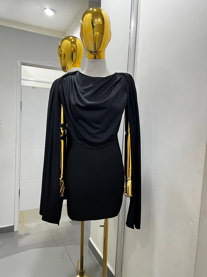 Vestido con capa