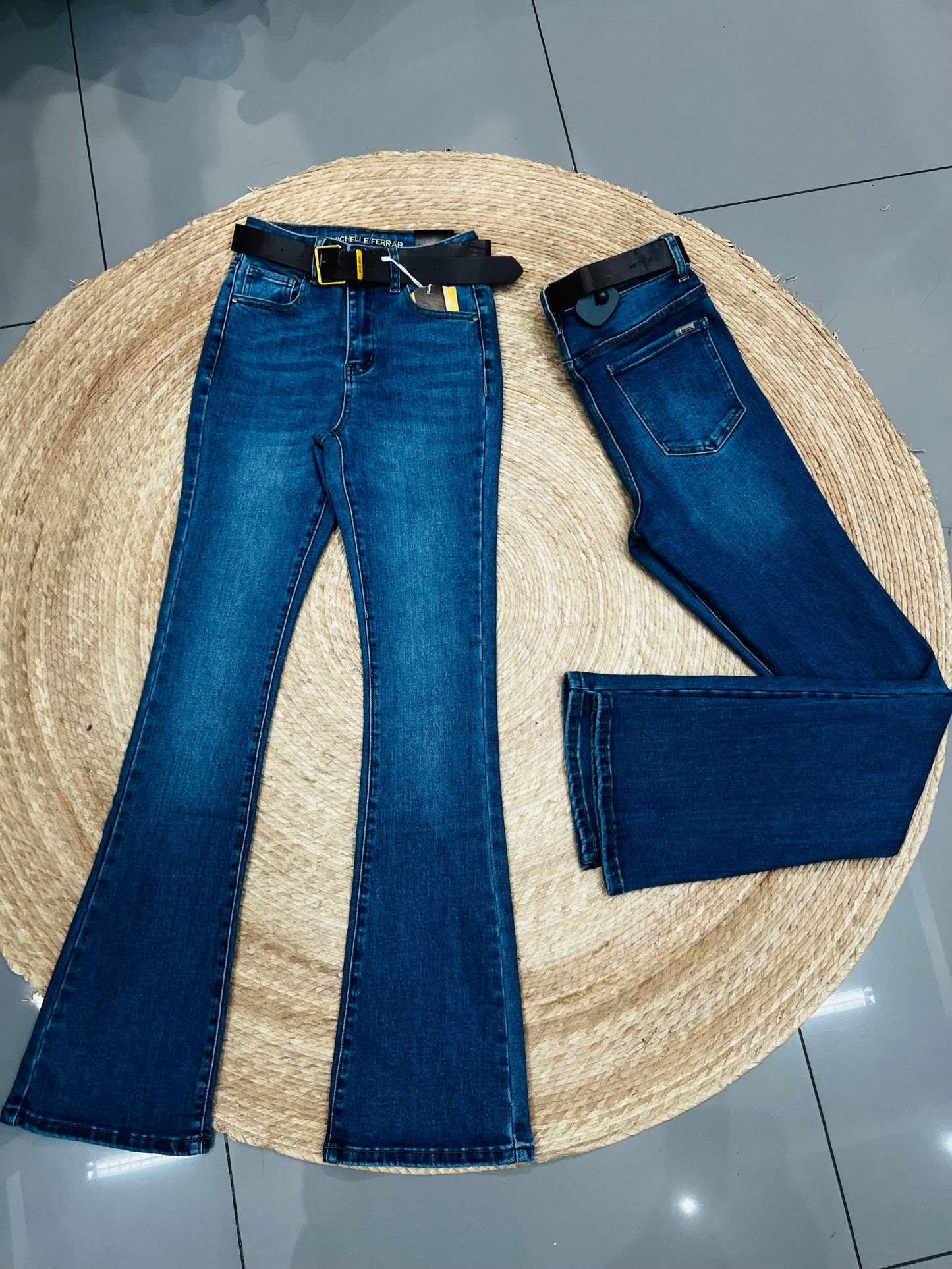 Pantalón acampanado