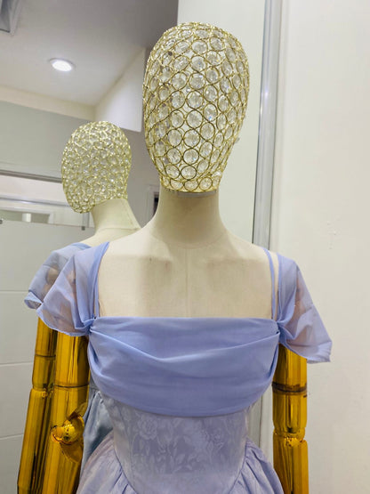Vestido lila corto con escote en espalda
