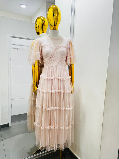 Vestido rosa viejo con olánes