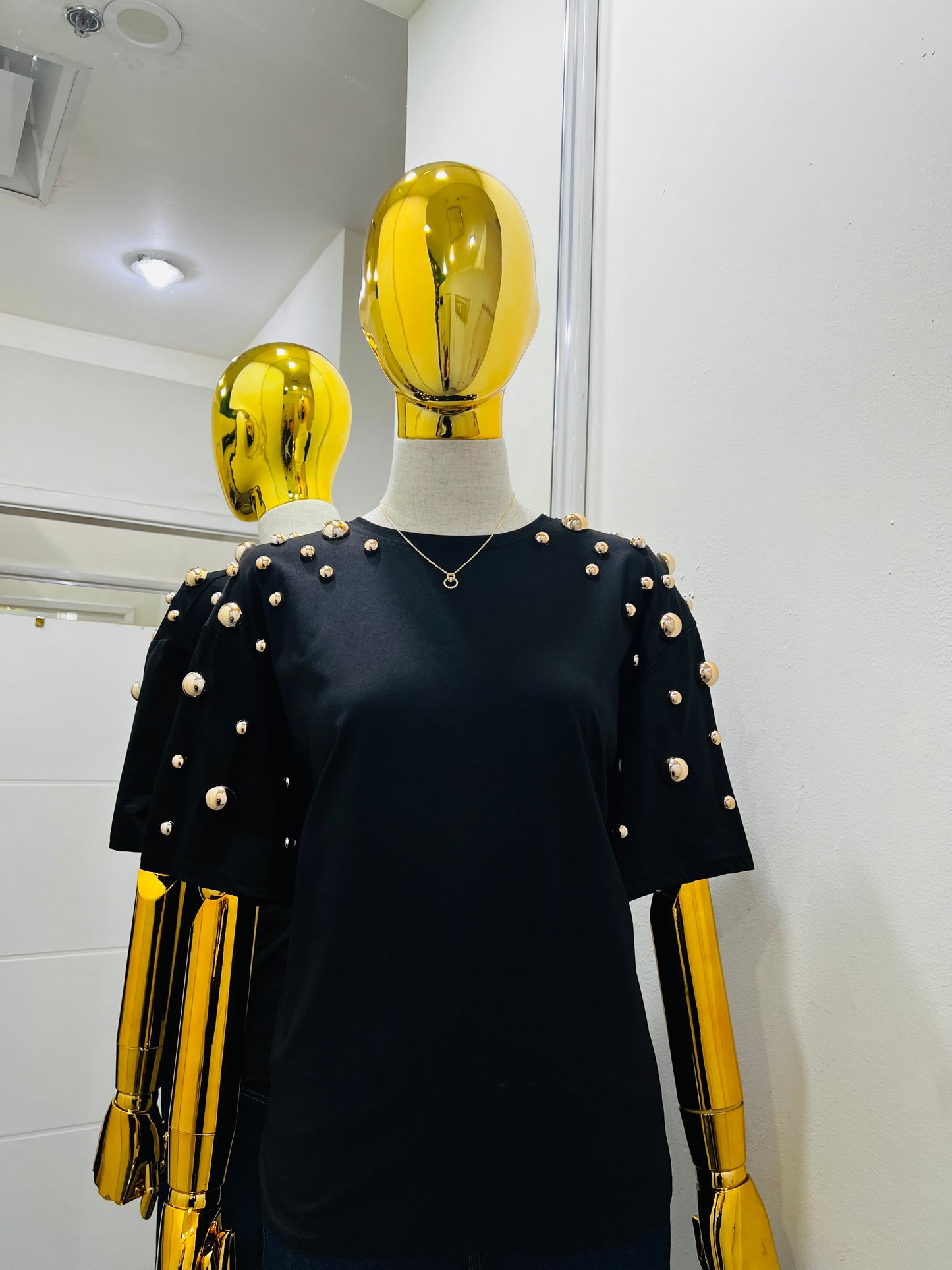 Blusa con detalles dorados
