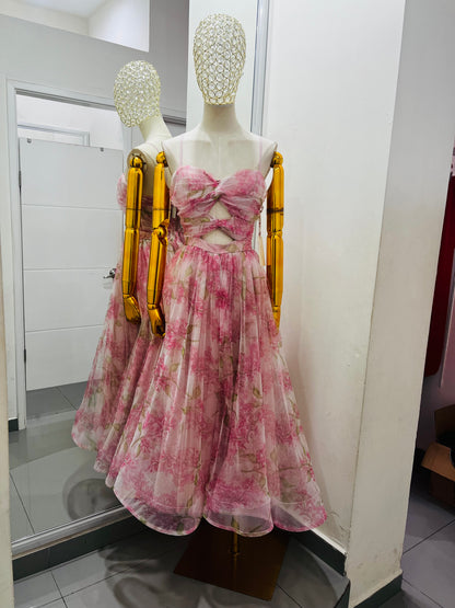 Vestido rosa de flores