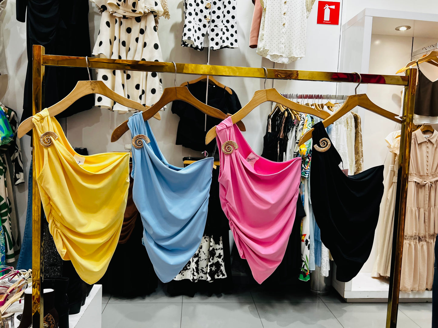 Blusa unitalla bodycon con dije de caracol