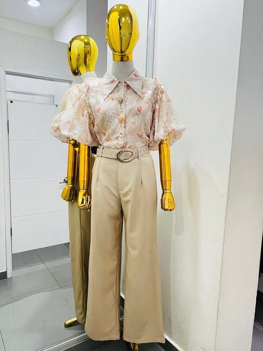 Blusa beige con flores