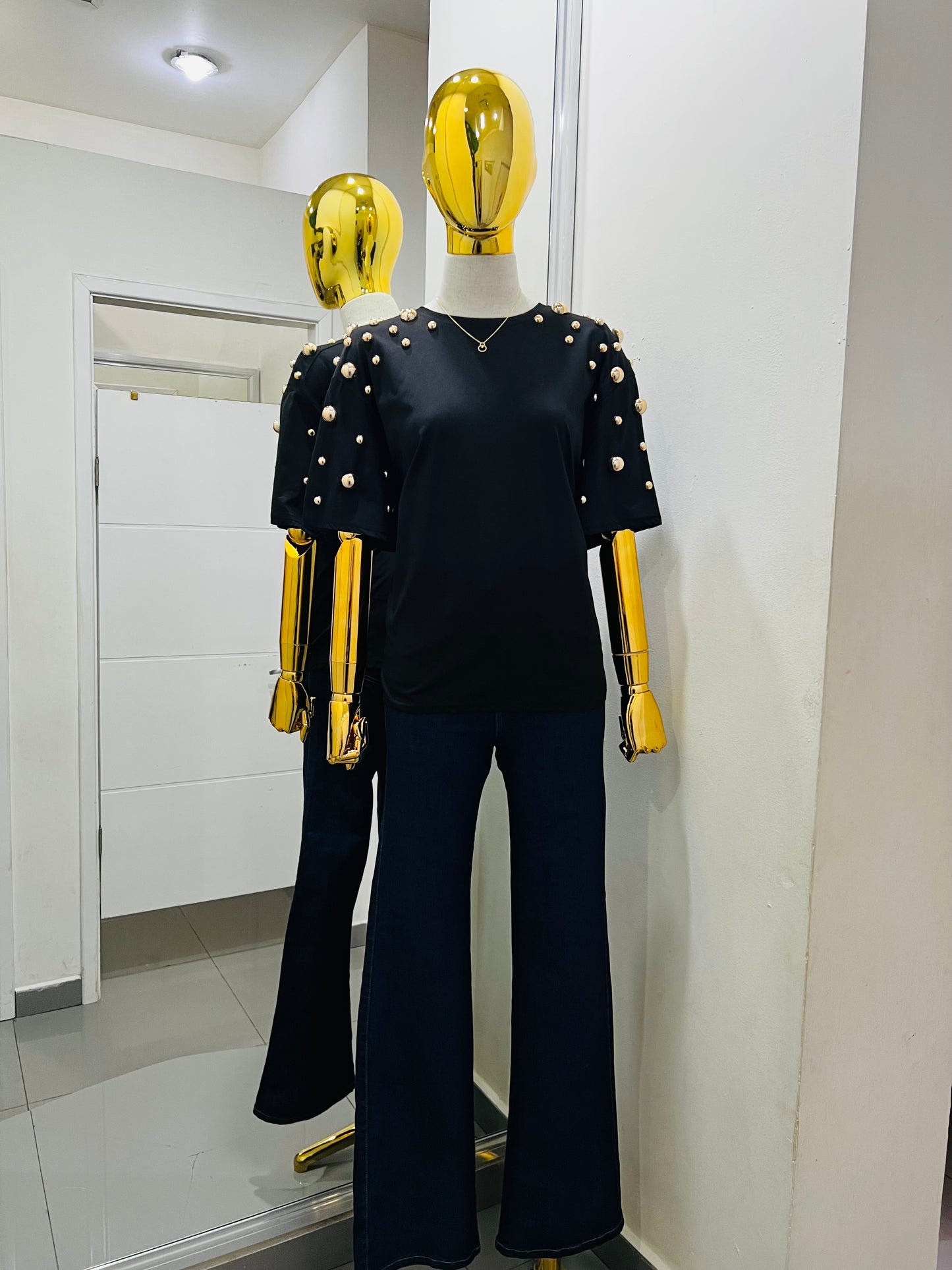 Blusa con detalles dorados