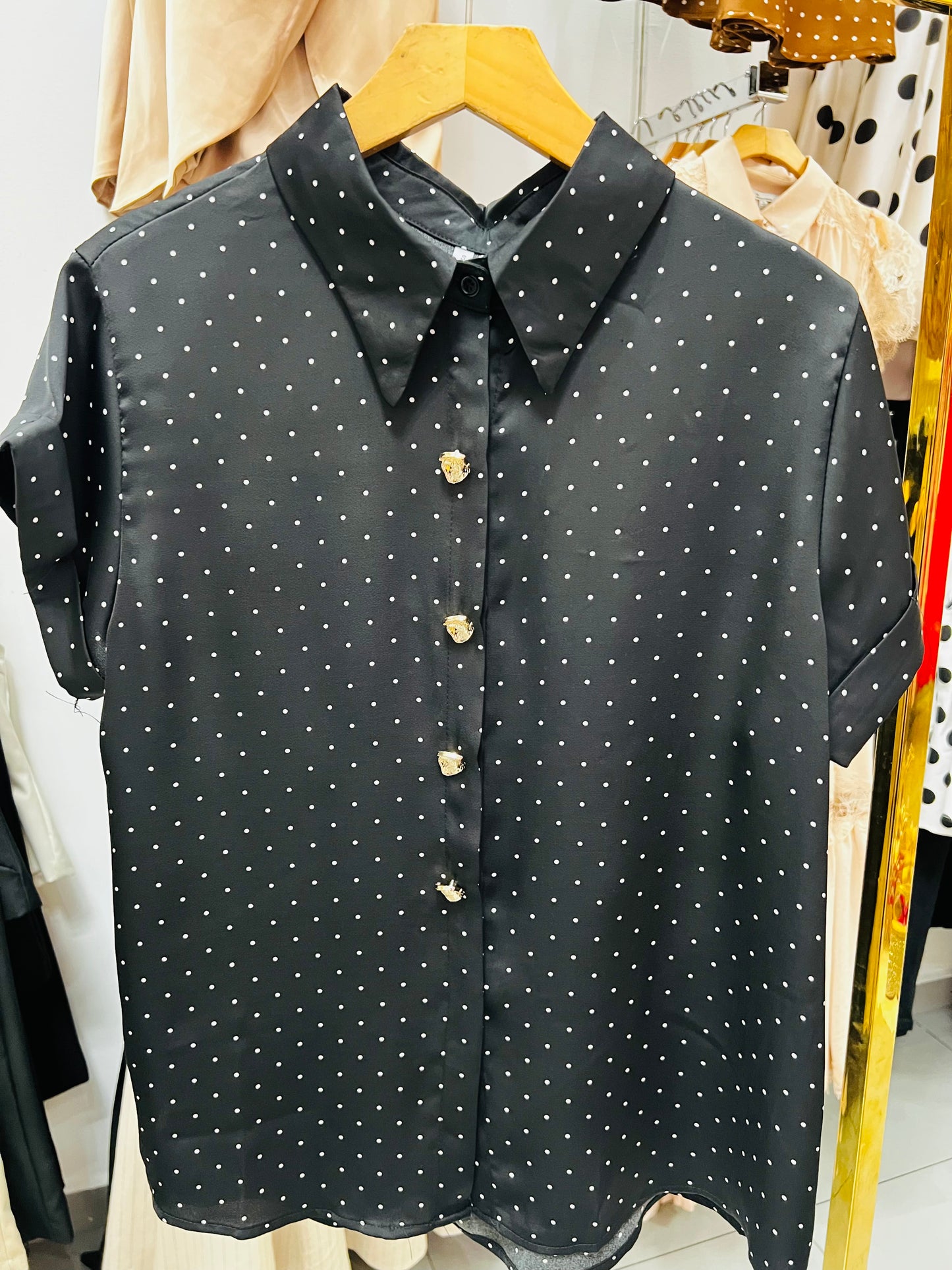 Blusa satín punteada