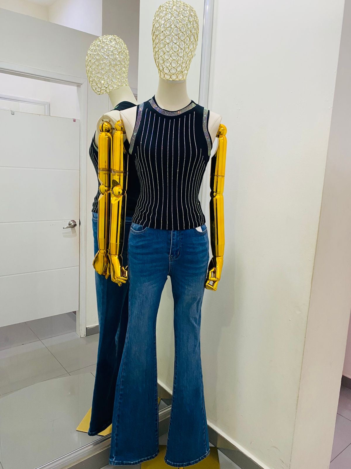 Blusa negra manga corta con cristales