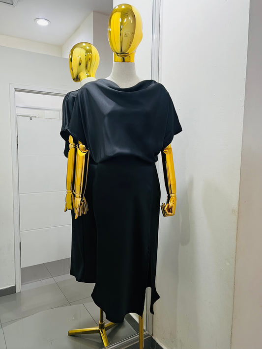 Vestido negro de satín