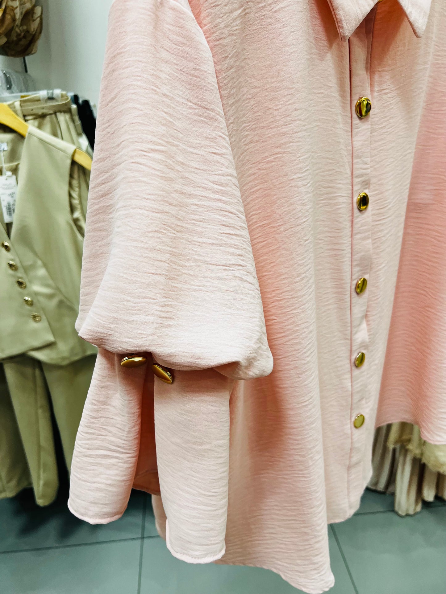 Blusa rosa con botones