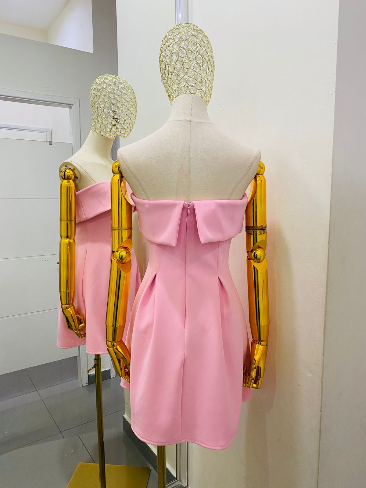 Vestido corto sin mangas color rosa