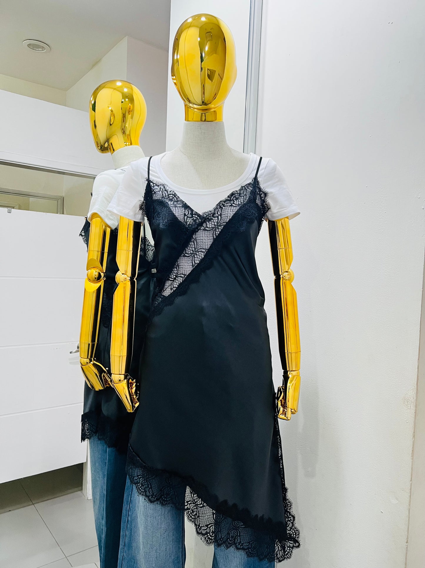 Blusa satín con encaje